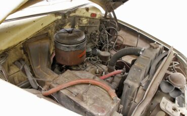 Plymouth-Cranbrook-1951-Yellow-Red-22