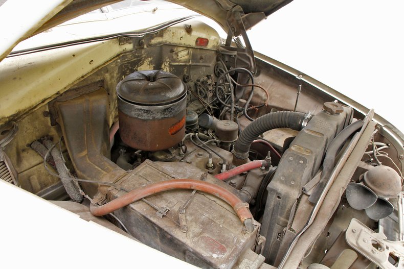 Plymouth-Cranbrook-1951-Yellow-Red-22