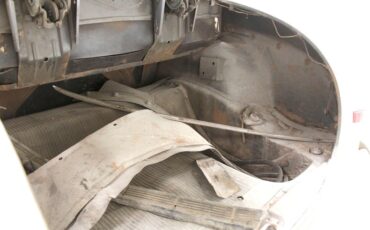 Plymouth-Cranbrook-1951-Yellow-Red-24