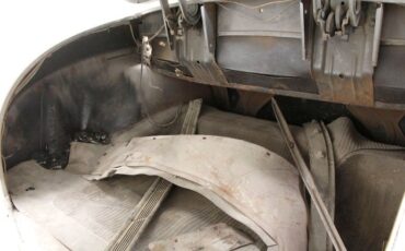 Plymouth-Cranbrook-1951-Yellow-Red-25