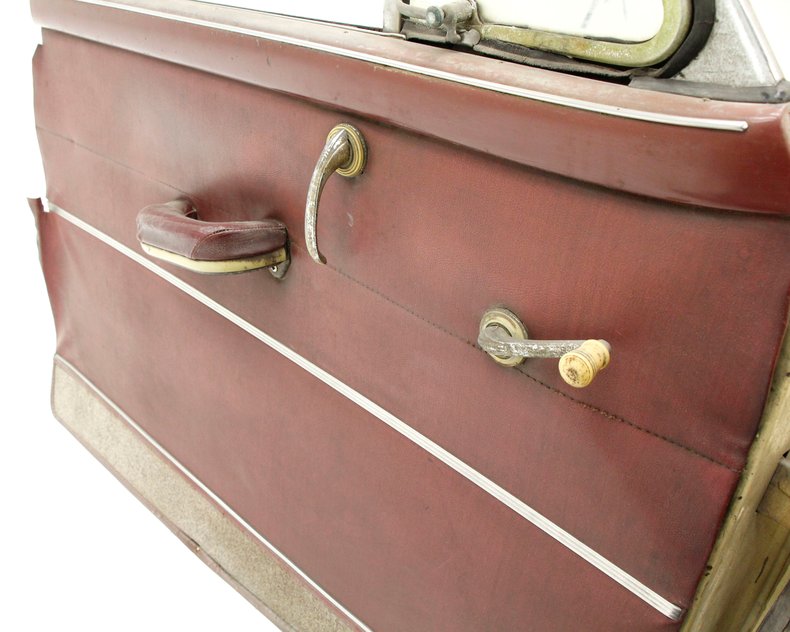 Plymouth-Cranbrook-1951-Yellow-Red-26