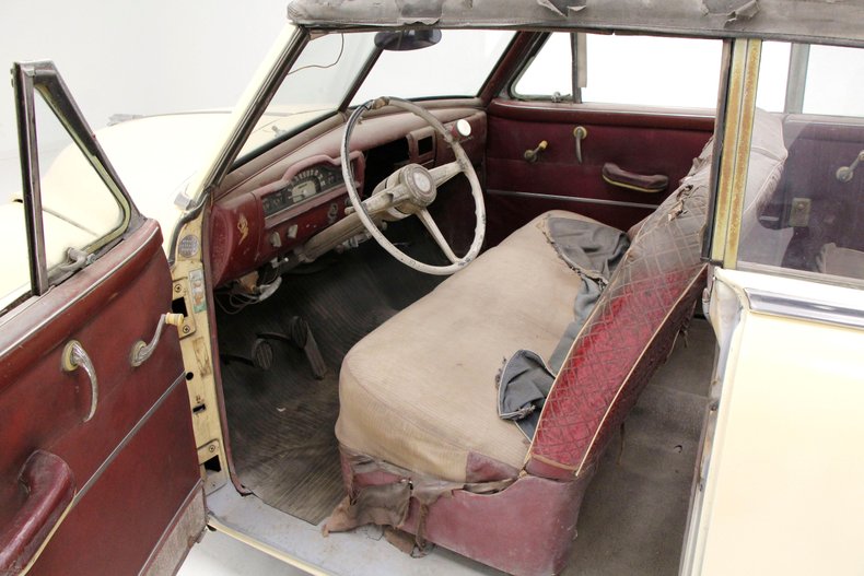 Plymouth-Cranbrook-1951-Yellow-Red-27