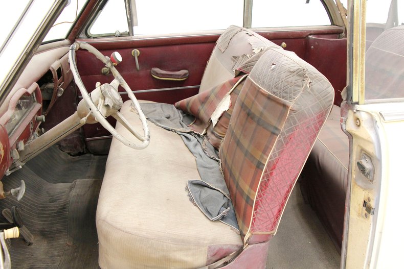 Plymouth-Cranbrook-1951-Yellow-Red-28