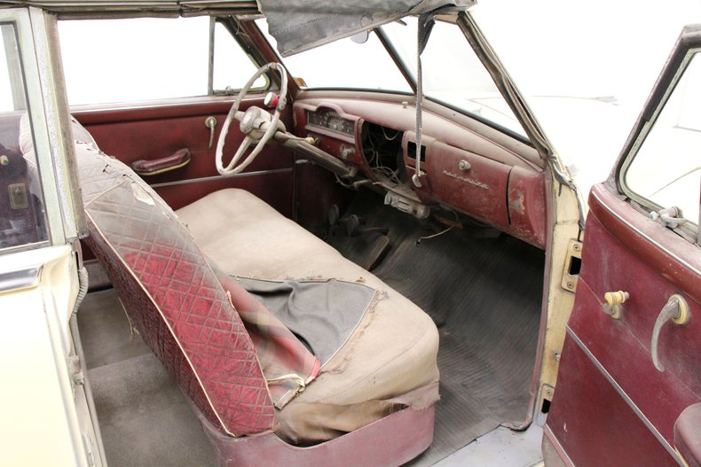 Plymouth-Cranbrook-1951-Yellow-Red-29