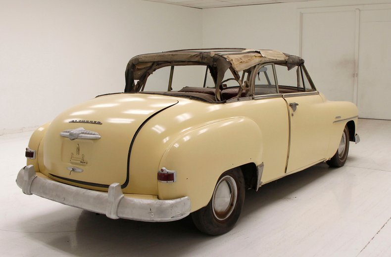 Plymouth-Cranbrook-1951-Yellow-Red-3