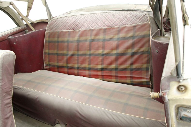 Plymouth-Cranbrook-1951-Yellow-Red-36