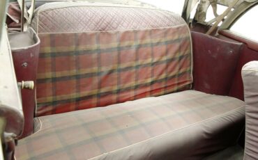 Plymouth-Cranbrook-1951-Yellow-Red-37