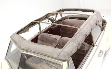 Plymouth-Cranbrook-1951-Yellow-Red-38