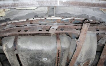 Plymouth-Cranbrook-1951-Yellow-Red-39