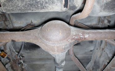 Plymouth-Cranbrook-1951-Yellow-Red-40