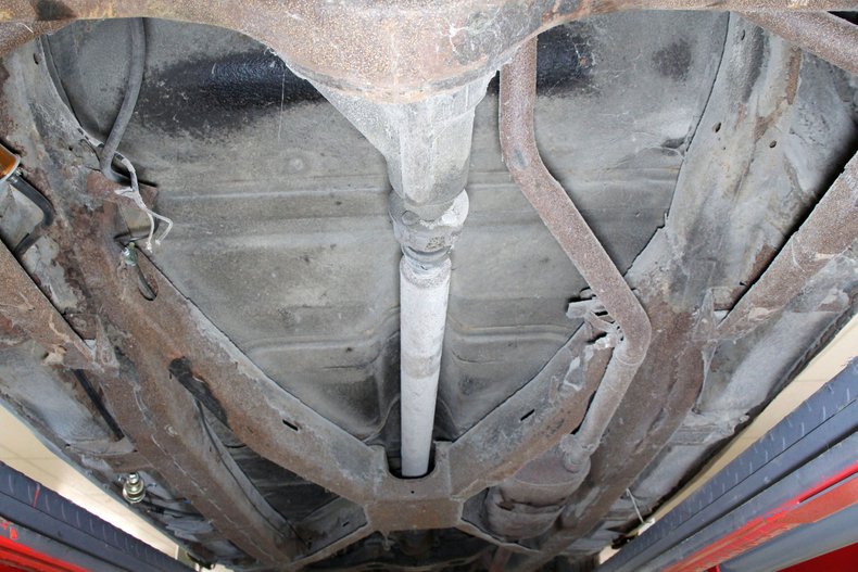 Plymouth-Cranbrook-1951-Yellow-Red-41