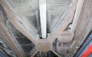 Plymouth-Cranbrook-1951-Yellow-Red-44