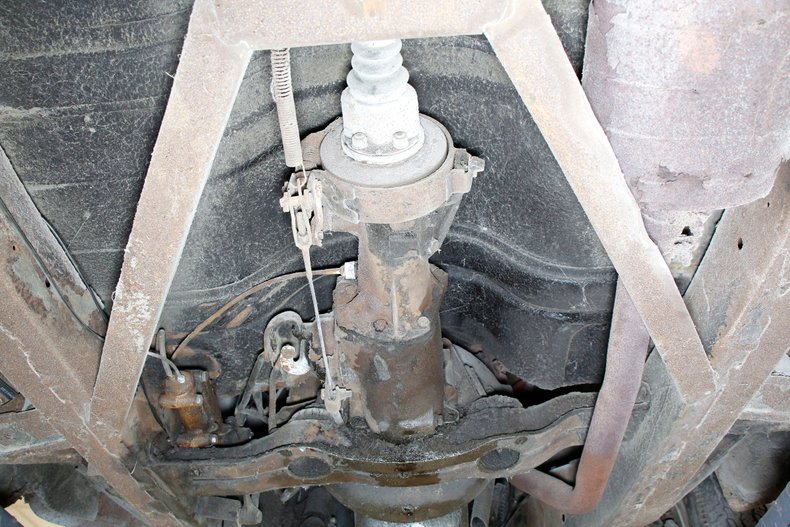 Plymouth-Cranbrook-1951-Yellow-Red-45