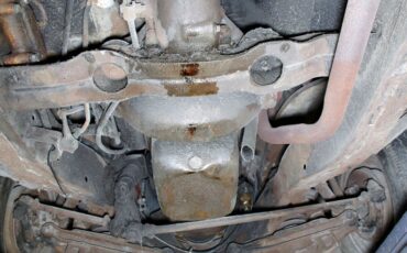 Plymouth-Cranbrook-1951-Yellow-Red-46