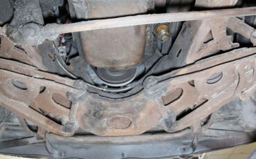 Plymouth-Cranbrook-1951-Yellow-Red-47