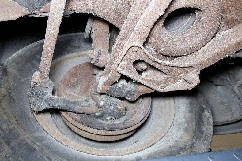 Plymouth-Cranbrook-1951-Yellow-Red-48