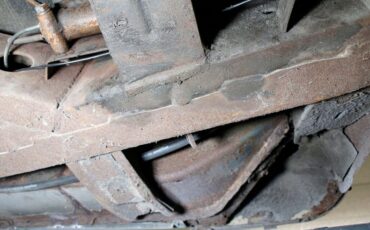 Plymouth-Cranbrook-1951-Yellow-Red-8