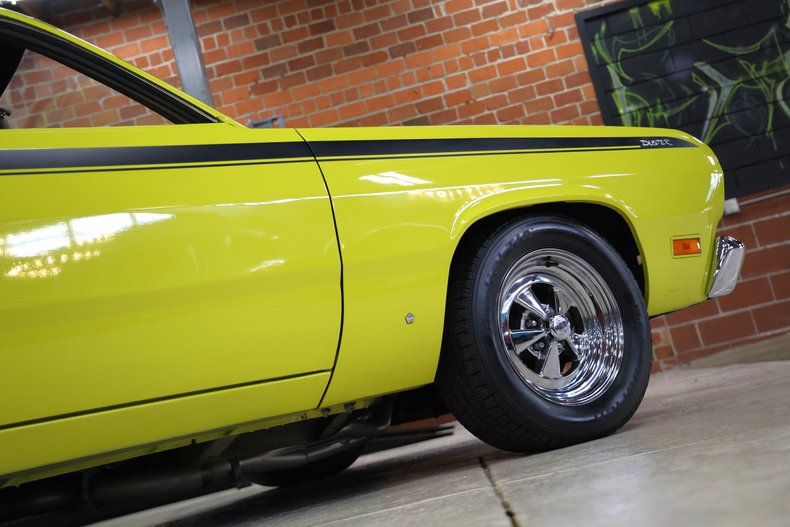 Plymouth-Duster-1971-Curious-Yellow-Tan-10