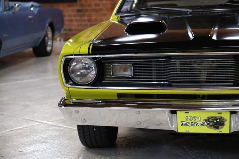 Plymouth-Duster-1971-Curious-Yellow-Tan-11