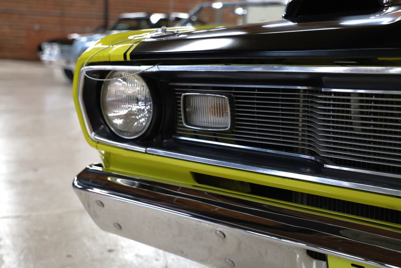 Plymouth-Duster-1971-Curious-Yellow-Tan-13