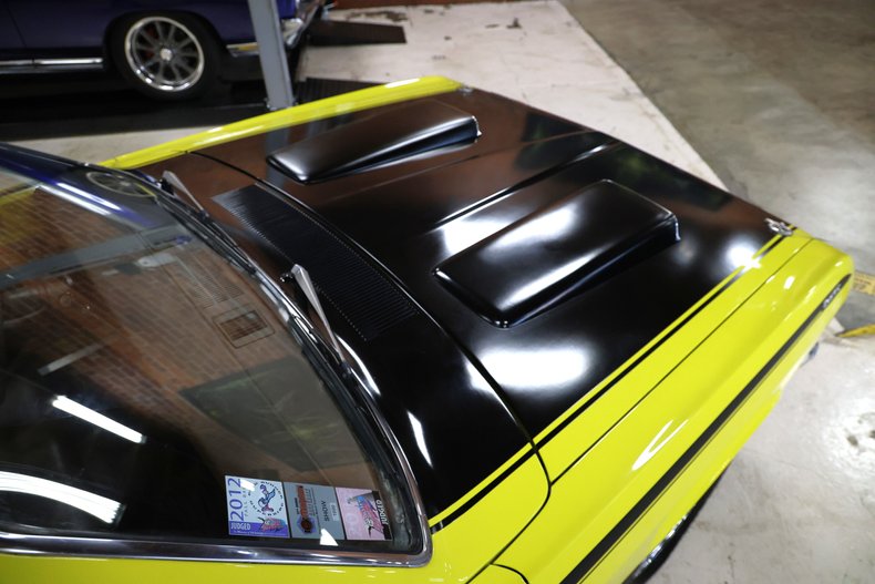 Plymouth-Duster-1971-Curious-Yellow-Tan-18