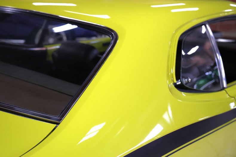 Plymouth-Duster-1971-Curious-Yellow-Tan-2