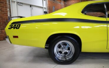 Plymouth-Duster-1971-Curious-Yellow-Tan-22
