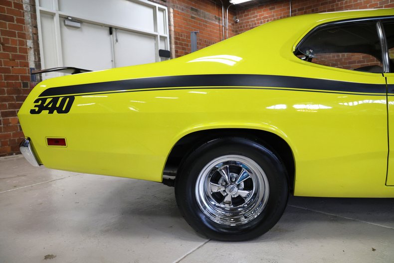 Plymouth-Duster-1971-Curious-Yellow-Tan-22