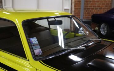 Plymouth-Duster-1971-Curious-Yellow-Tan-25