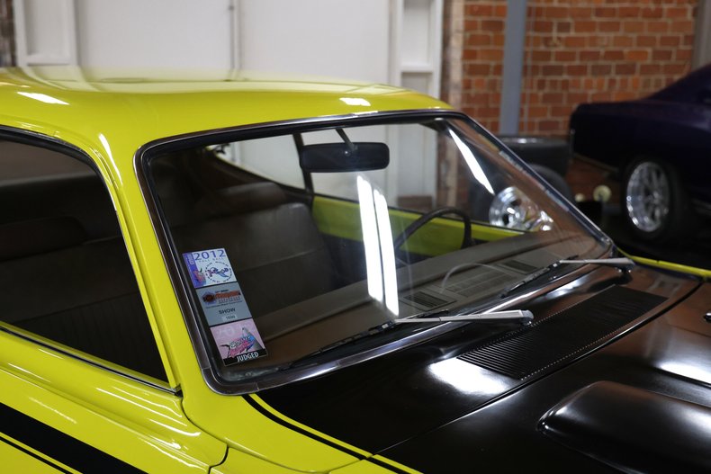 Plymouth-Duster-1971-Curious-Yellow-Tan-25