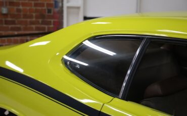 Plymouth-Duster-1971-Curious-Yellow-Tan-27