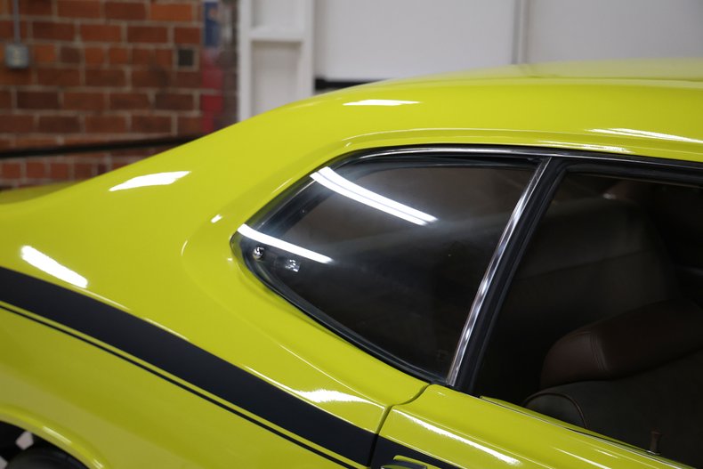 Plymouth-Duster-1971-Curious-Yellow-Tan-27