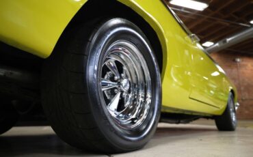 Plymouth-Duster-1971-Curious-Yellow-Tan-29