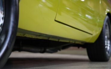 Plymouth-Duster-1971-Curious-Yellow-Tan-30