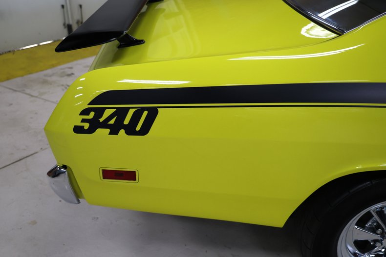 Plymouth-Duster-1971-Curious-Yellow-Tan-31