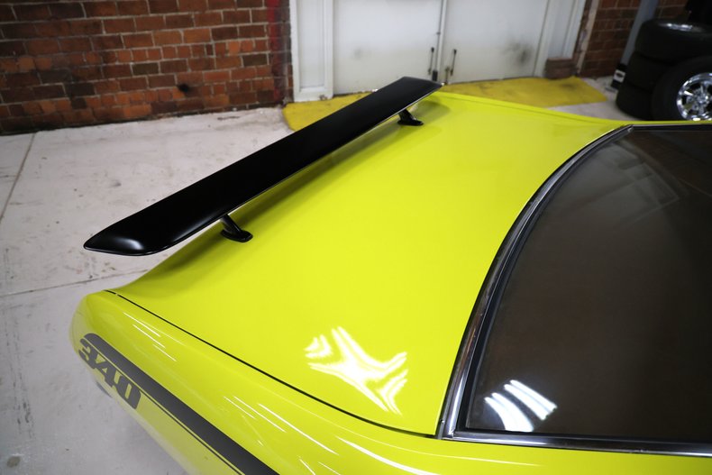 Plymouth-Duster-1971-Curious-Yellow-Tan-32