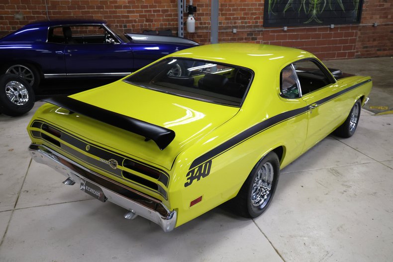 Plymouth-Duster-1971-Curious-Yellow-Tan-34