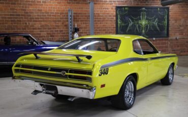 Plymouth-Duster-1971-Curious-Yellow-Tan-35