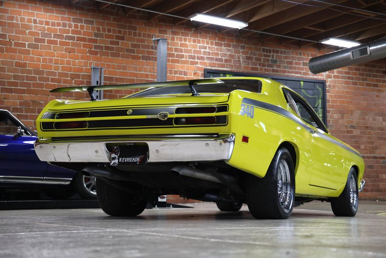 Plymouth-Duster-1971-Curious-Yellow-Tan-36