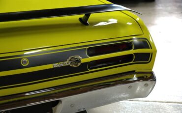 Plymouth-Duster-1971-Curious-Yellow-Tan-39