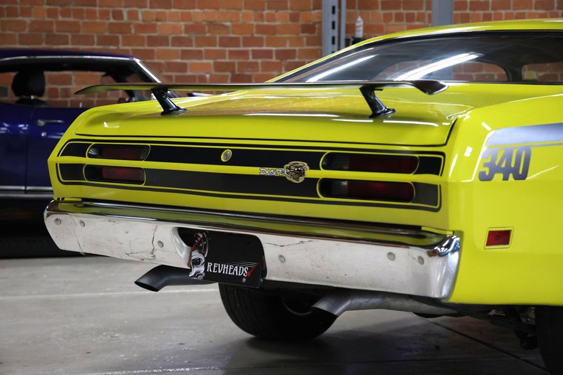 Plymouth-Duster-1971-Curious-Yellow-Tan-40