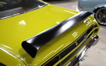 Plymouth-Duster-1971-Curious-Yellow-Tan-41