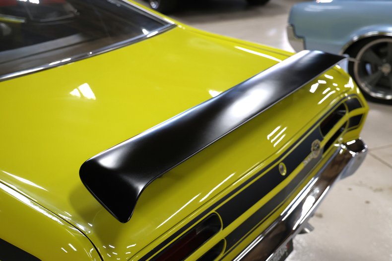 Plymouth-Duster-1971-Curious-Yellow-Tan-41