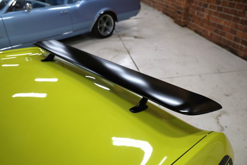 Plymouth-Duster-1971-Curious-Yellow-Tan-42