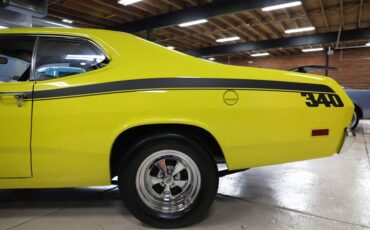 Plymouth-Duster-1971-Curious-Yellow-Tan-46