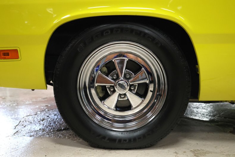 Plymouth-Duster-1971-Curious-Yellow-Tan-47