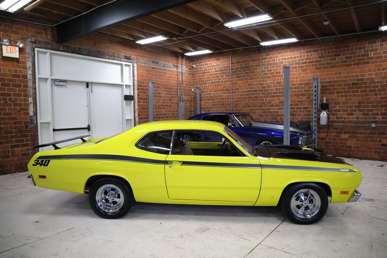 Plymouth-Duster-1971-Curious-Yellow-Tan-8