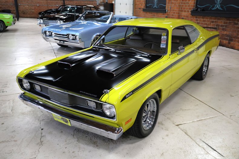 Plymouth-Duster-1971-Curious-Yellow-Tan