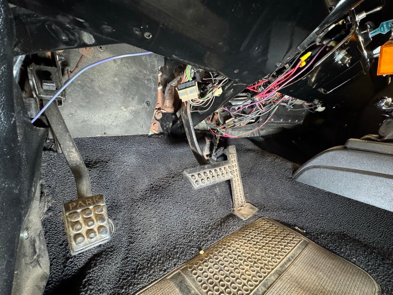 Plymouth-Fury-iii-1965-Ebony-Black-39