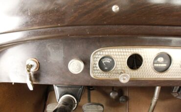 Plymouth-Model-pa-1931-Maroon-Tan-43